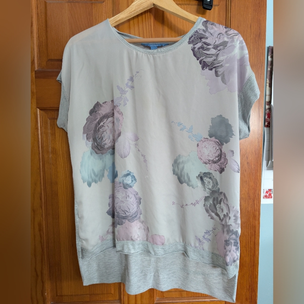 Simply Vera Vera Wang Gray and Purple Floral Short Sleeve Top
